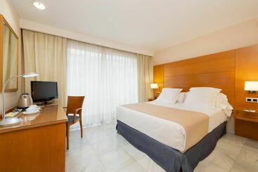 هتل Tryp Ciudad De Alicante