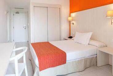 هتل Minura Sur Menorca & Waterpark