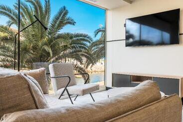 هتل Akquaaa Boutique