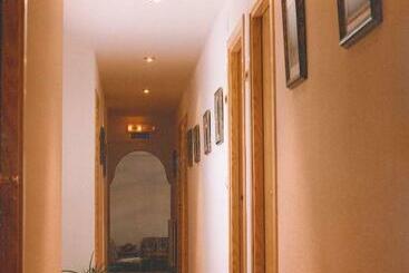 هتل Hostal Cuatro Esquinas