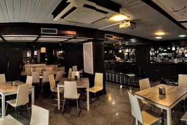 هتل Hostal El Arco