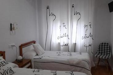 هتل Hostal Los Chanos El Ruso
