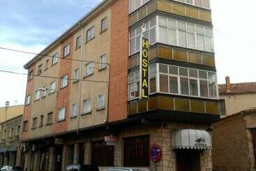 هتل Hostal Romi