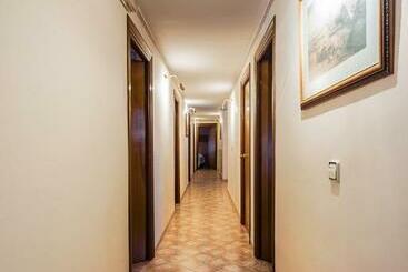 هتل Hostal Romi