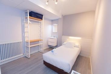 هتل Hostal Viena