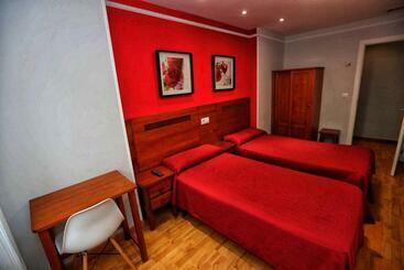 هتل Hostal Vitorina