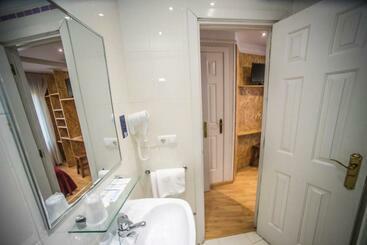 هتل Hostal Vitorina