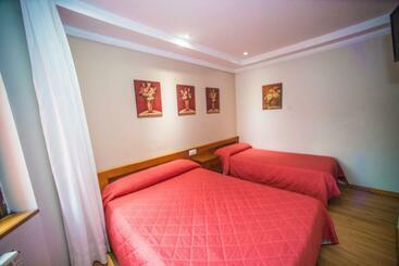 هتل Hostal Vitorina