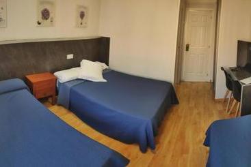 هتل Hostal Vitorina