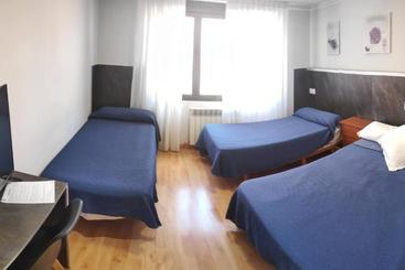 هتل Hostal Vitorina