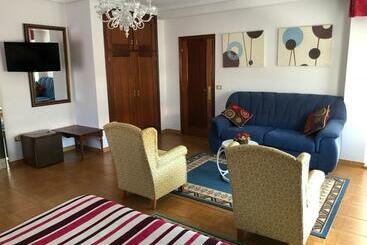 هتل Hostal Juan