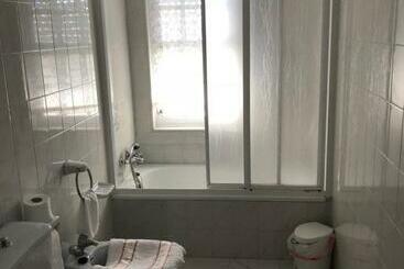 هتل Hostal Juan