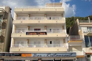 هتل Hostal Santa Clara