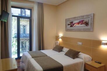 هتل Pensión Urumea