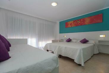 هتل Hostal Costa Blanca
