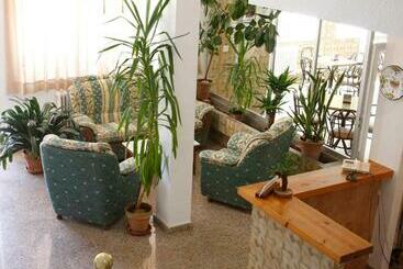 هتل Hostal La Noria