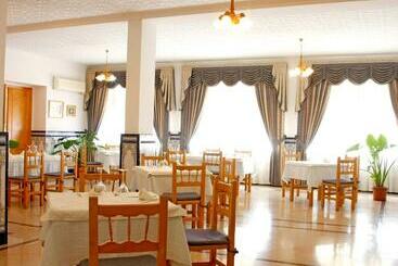 هتل Hostal La Noria