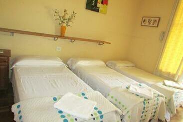 هتل Hostal Lima