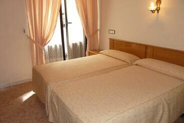 هتل Hostal Fernandez