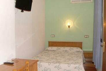 هتل Hostal Fernandez