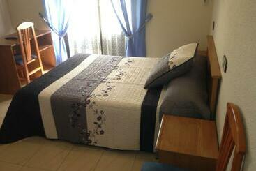 هتل Hostal Fernandez