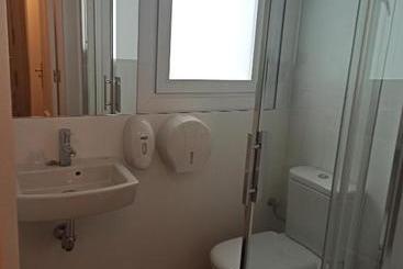 هتل Bearan Bar & Rooms
