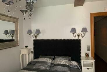 هتل Hostal El Resbalon