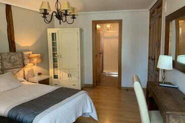 هتل Hostal El Resbalon