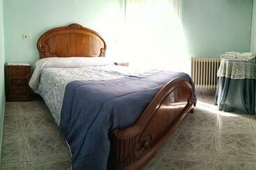 هتل Hostal Restaurante Ceres