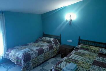 هتل Hostal Restaurante Ceres
