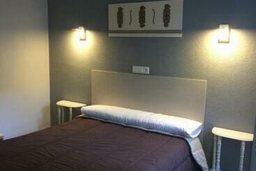 هتل Hostal Rosales