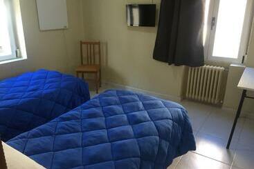 هتل Hostal Rosales