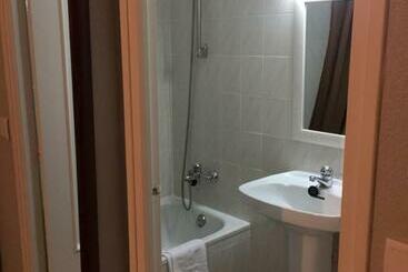 هتل Hostal Rosales