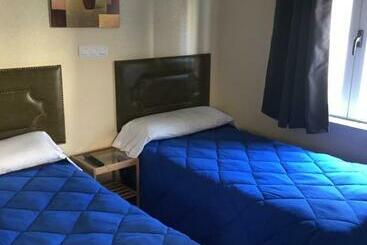 هتل Hostal Rosales