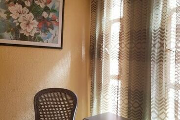 هتل Hostal Puerta Bonita Vista Alegre