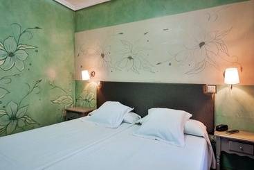 Hostal Yit Puerta Bisagra