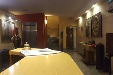 هتل Hostal Guzman El Bueno By Gaiarooms