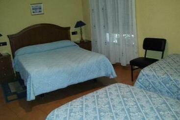 هتل Hostal Guzman El Bueno By Gaiarooms