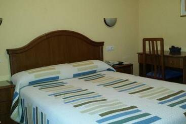 هتل Hostal Guzman El Bueno By Gaiarooms
