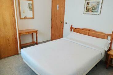 هتل Hostal Pirineos Meliz