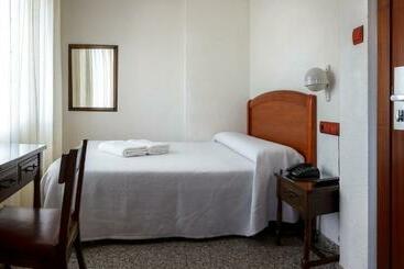 هتل Hostal San Miguel