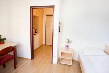 مسافرخانه Mynext   Riverside Hotel Salzburg
