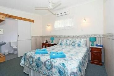 هتل Jacaranda Guest House