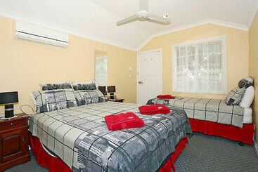 هتل Jacaranda Guest House
