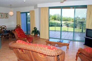 هتل Resorts United Currumbin Sands