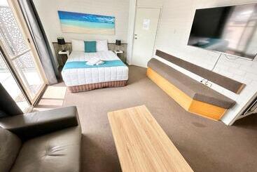 בית מלון כפרי Top Of The Town Motor Inn