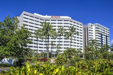 آپارتمان Rydges Esplanade Resort Cairns