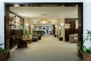 Gran Hotel Dora