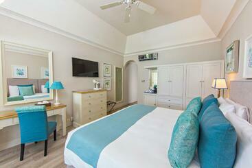 هتل Blue Waters Resort And Spa