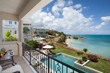 هتل Blue Waters Resort And Spa
